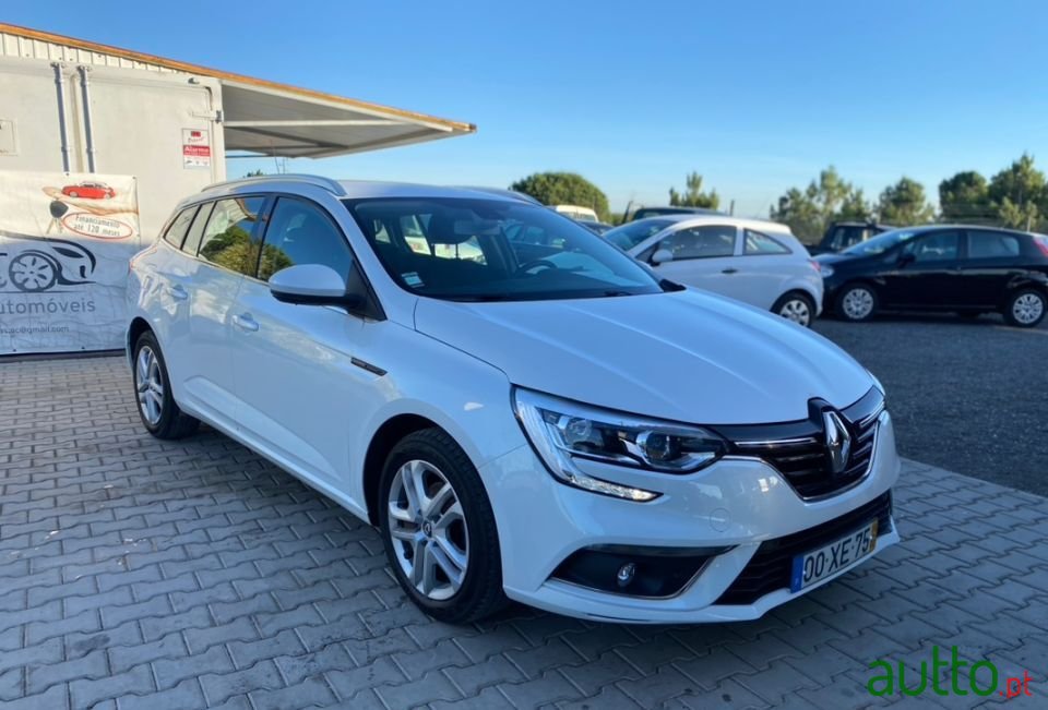 2018' Renault Megane Sport Tourer photo #3