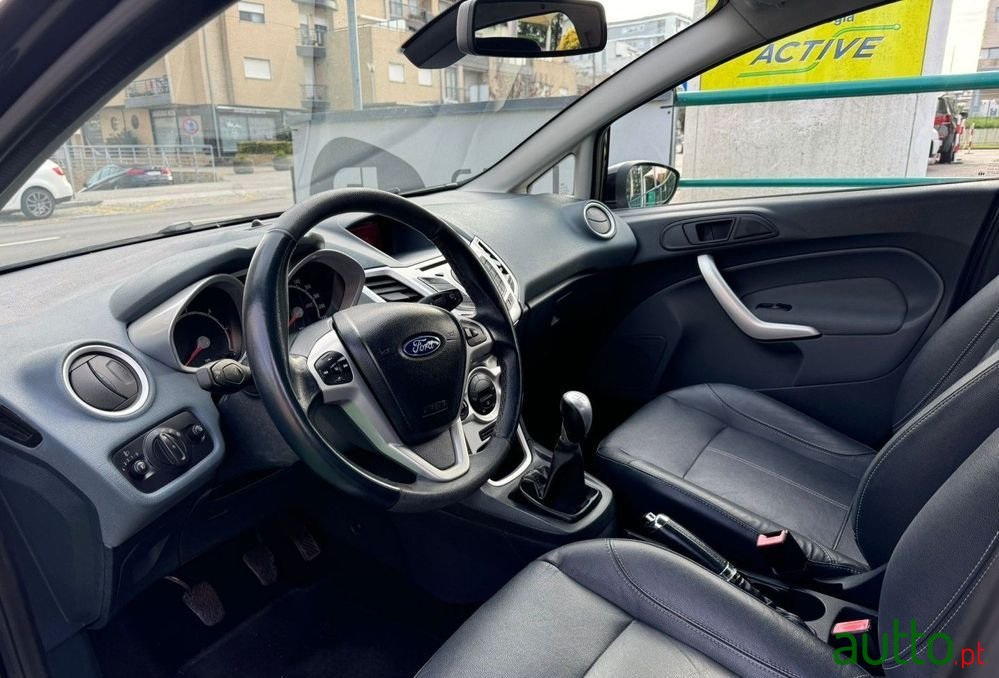 2010' Ford Fiesta photo #6