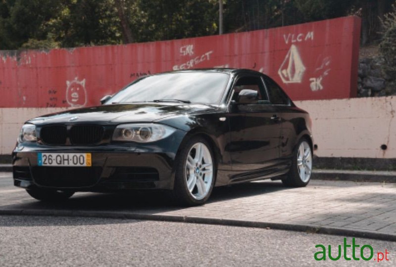 2011' BMW 135 photo #1