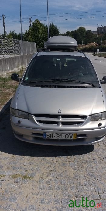 2000' Chrysler Grand Voyager photo #1