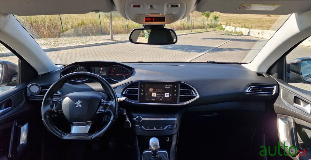 2018' Peugeot 308 Sw photo #3