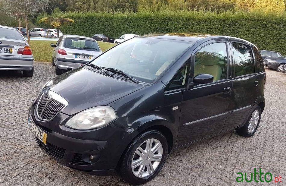 2004' Lancia Musa photo #2