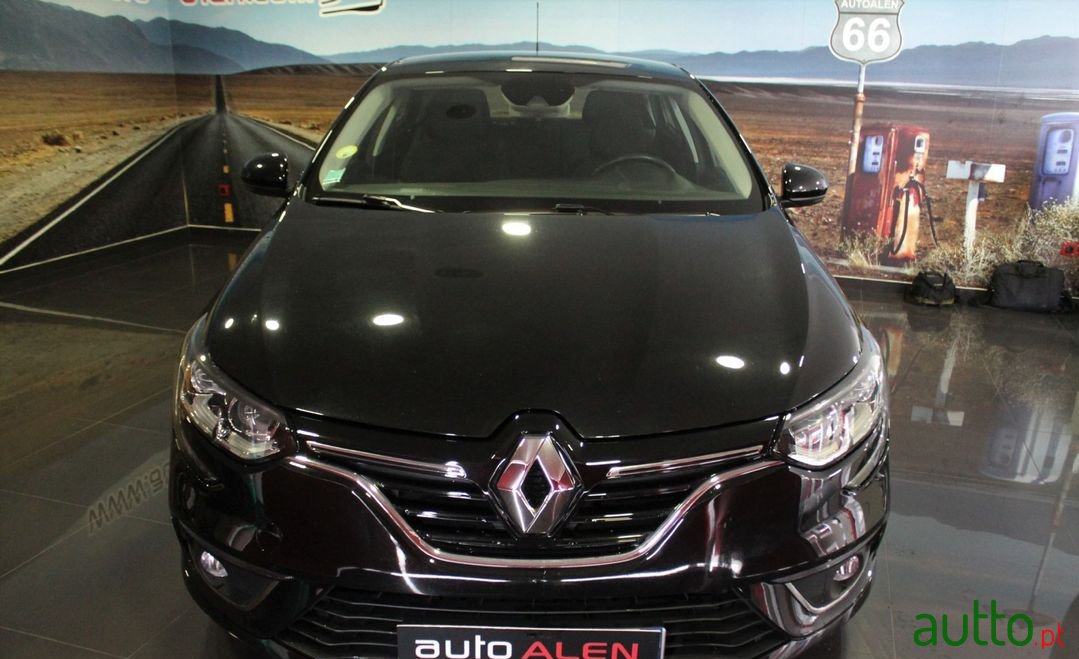 2015' Renault Megane photo #3