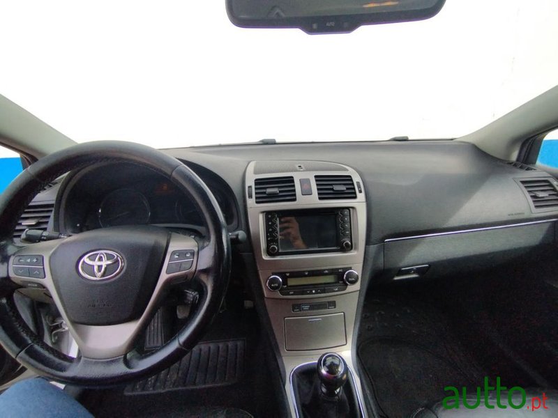 2010' Toyota Avensis photo #6