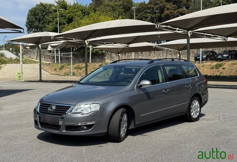 2007' Volkswagen Passat Variant photo #3