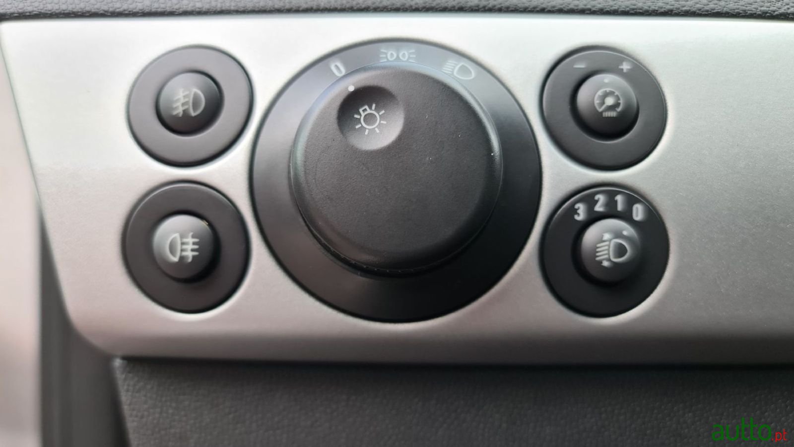 2008' Opel Astra-Gtc photo #4