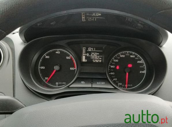 2014' SEAT Ibiza photo #2