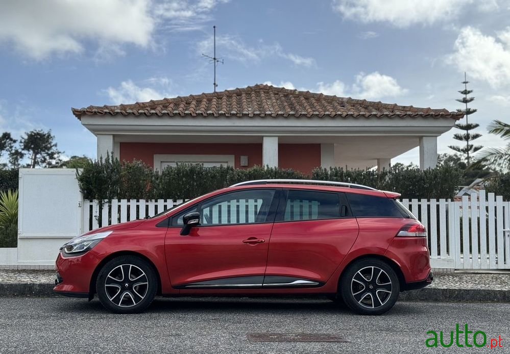 2015' Renault Clio Sport Tourer photo #2