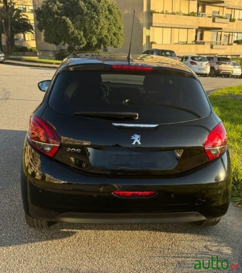 2015' Peugeot 208 photo #2