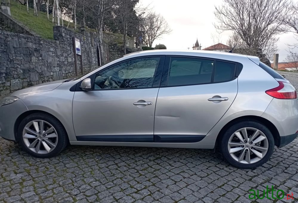 2009' Renault Megane photo #6