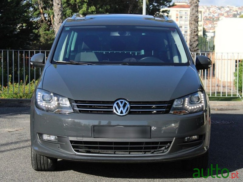 2011' Volkswagen Sharan 2.0 Tdi Highline photo #2