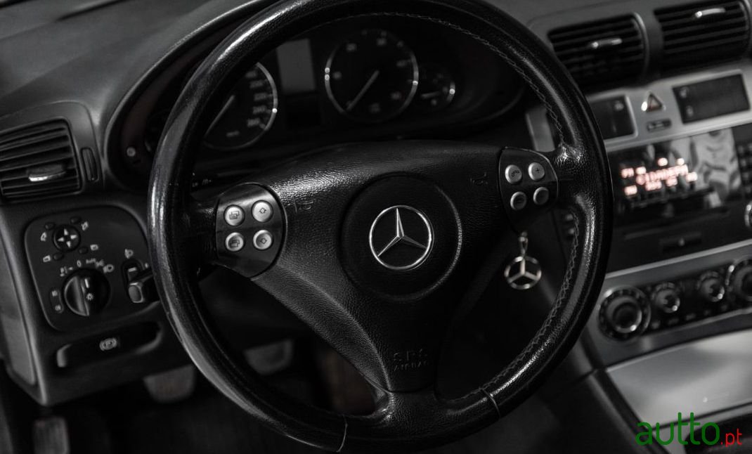 2007' Mercedes-Benz C-220 photo #3