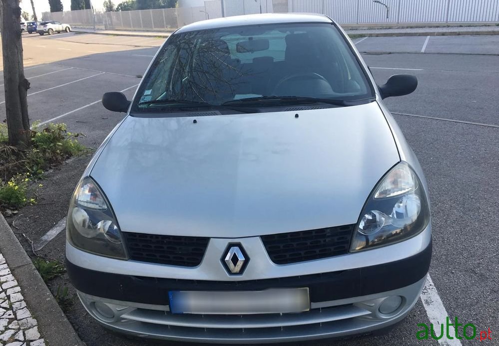 2002' Renault Clio 1.2 photo #2