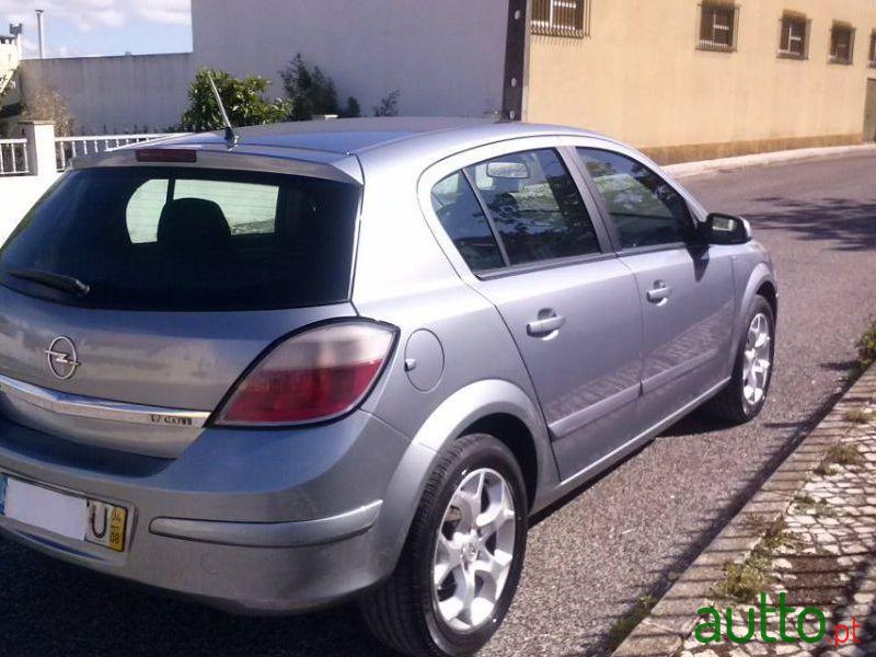 2004' Opel Astra photo #4