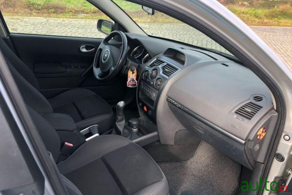 2008' Renault Megane Break photo #1