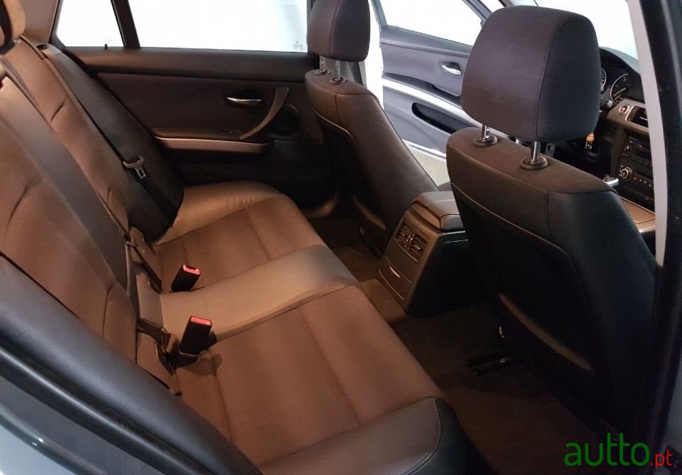 2008' BMW 320 D Touring photo #6