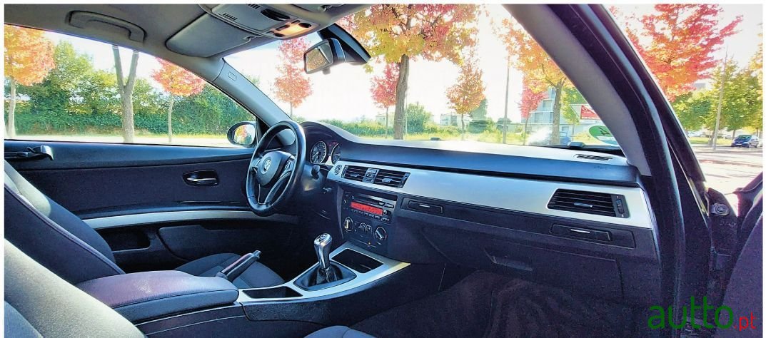 2009' BMW 320 photo #4