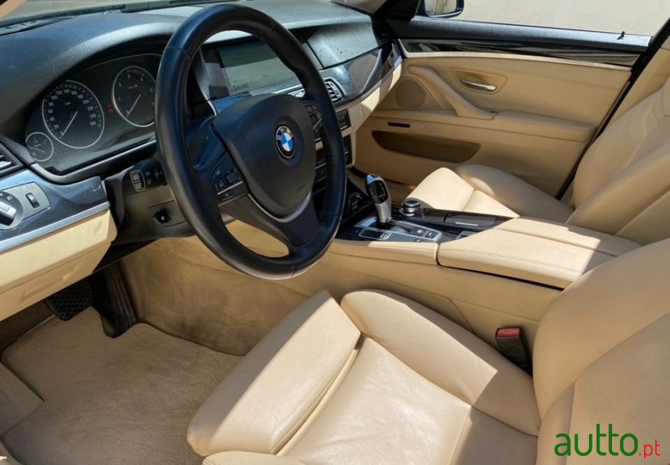 2013' BMW 520 520 D Touring photo #3