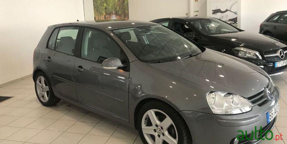 2005' Volkswagen Golf photo #2