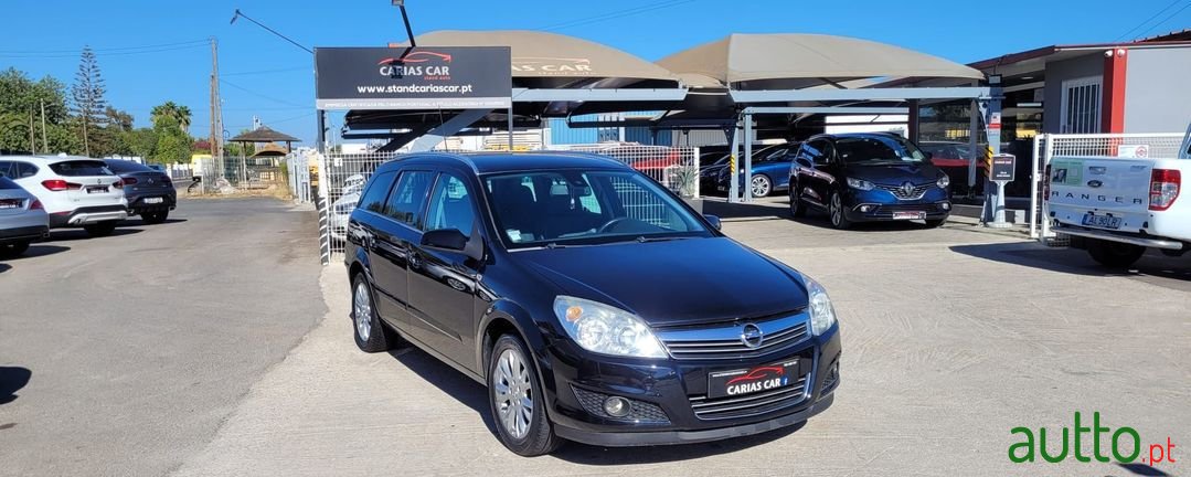 2009' Opel Astra Caravan photo #2