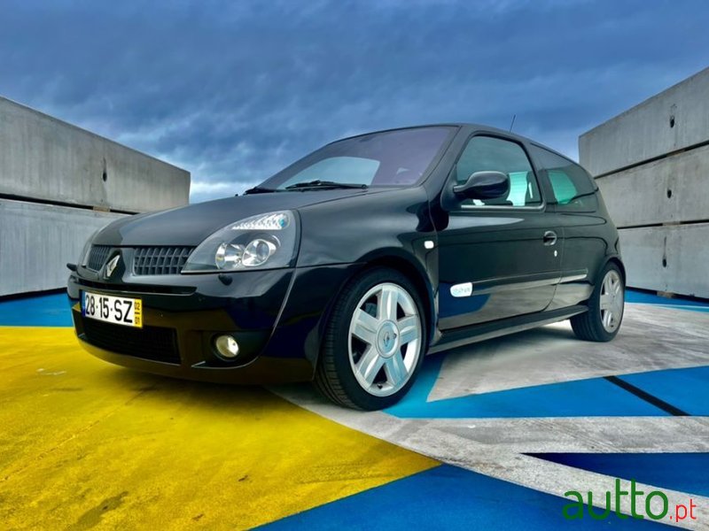 2001' Renault Clio Sport photo #1