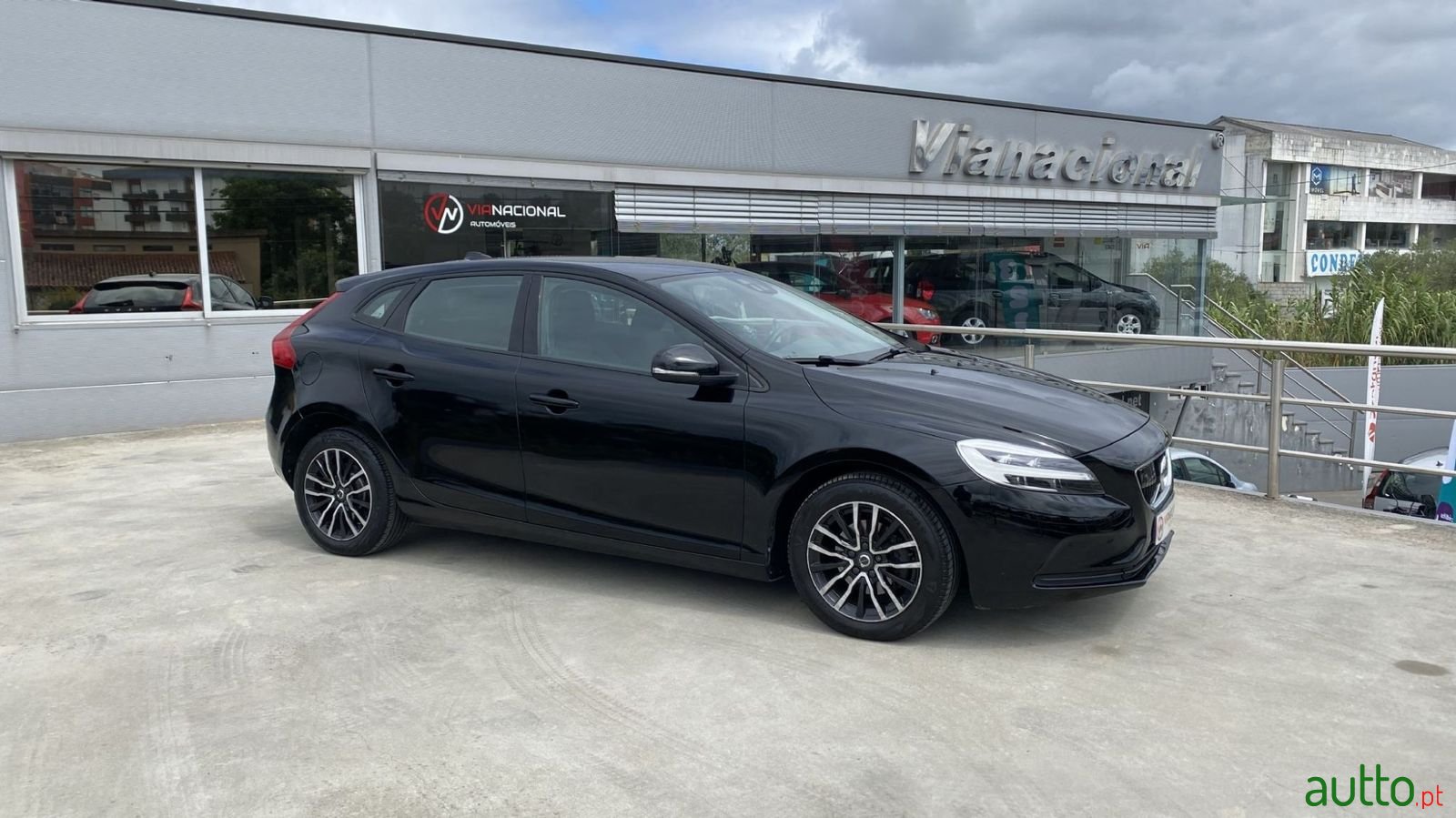 2017' Volvo V40 photo #1