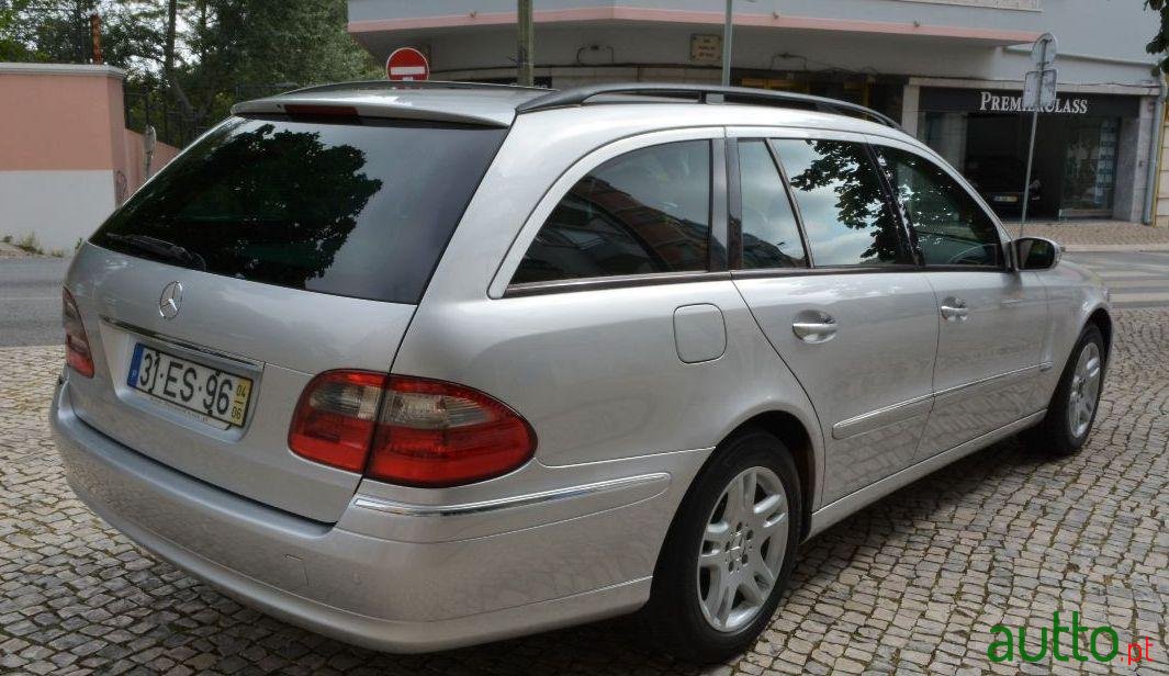 2004' Mercedes-Benz E-220 photo #1