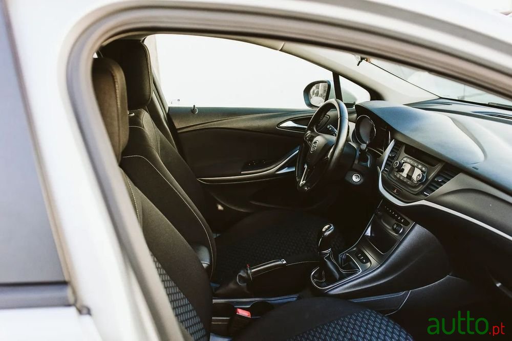 2017' Opel Astra Sports Tourer photo #5