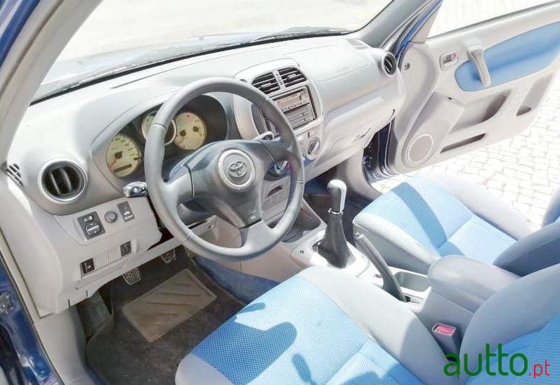 2000' Toyota RAV4 photo #1