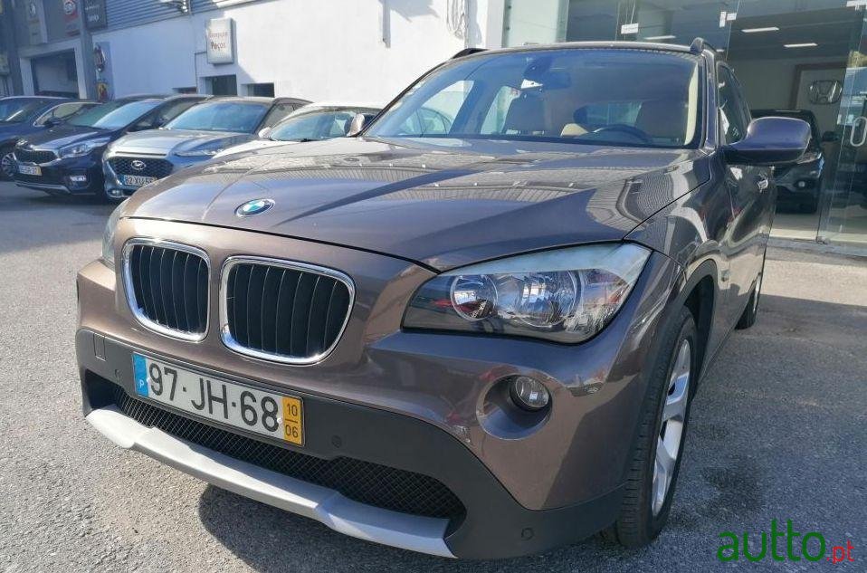 2010' BMW X1 118 D photo #1