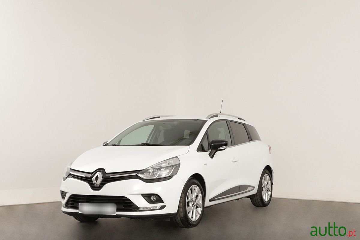 2020' Renault Clio Sport Tourer photo #2