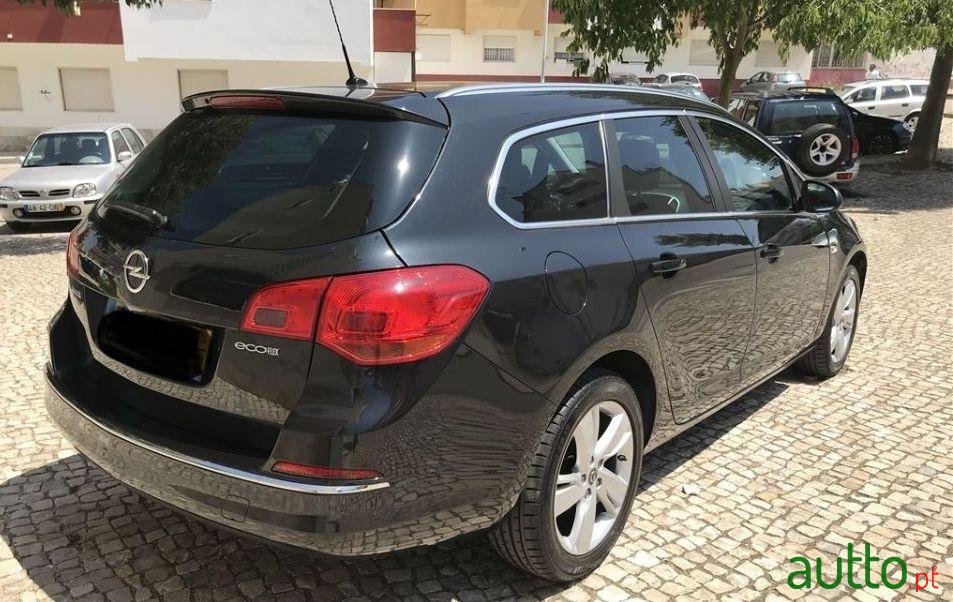 2014' Opel Astra Sports Tourer photo #2