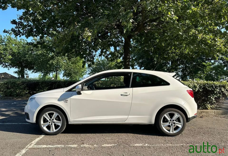 2011' SEAT Ibiza photo #4