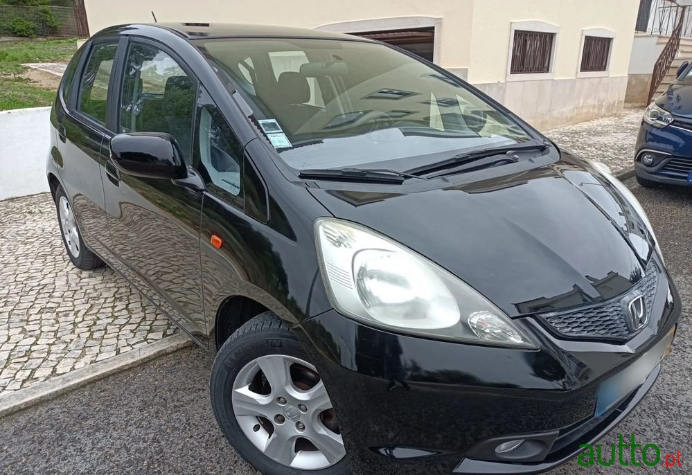 2010' Honda Jazz photo #2