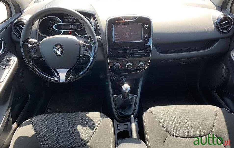 2015' Renault Clio photo #1