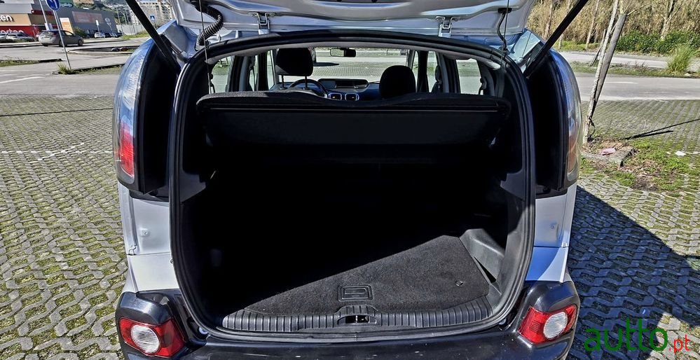 2010' Citroen C3 Picasso photo #6