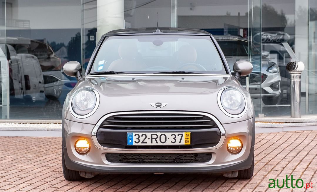 2016' MINI Cabrio photo #2