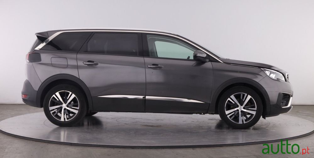 2019' Peugeot 5008 photo #4