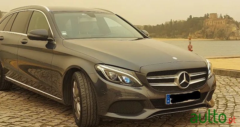 2015' Mercedes-Benz C-200 photo #2