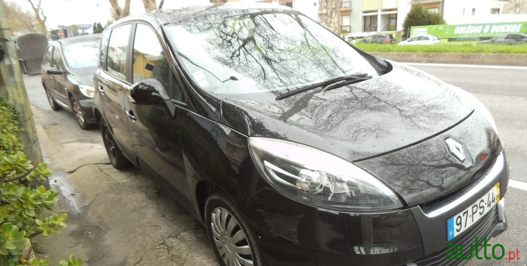 2012' Renault Scenic photo #1