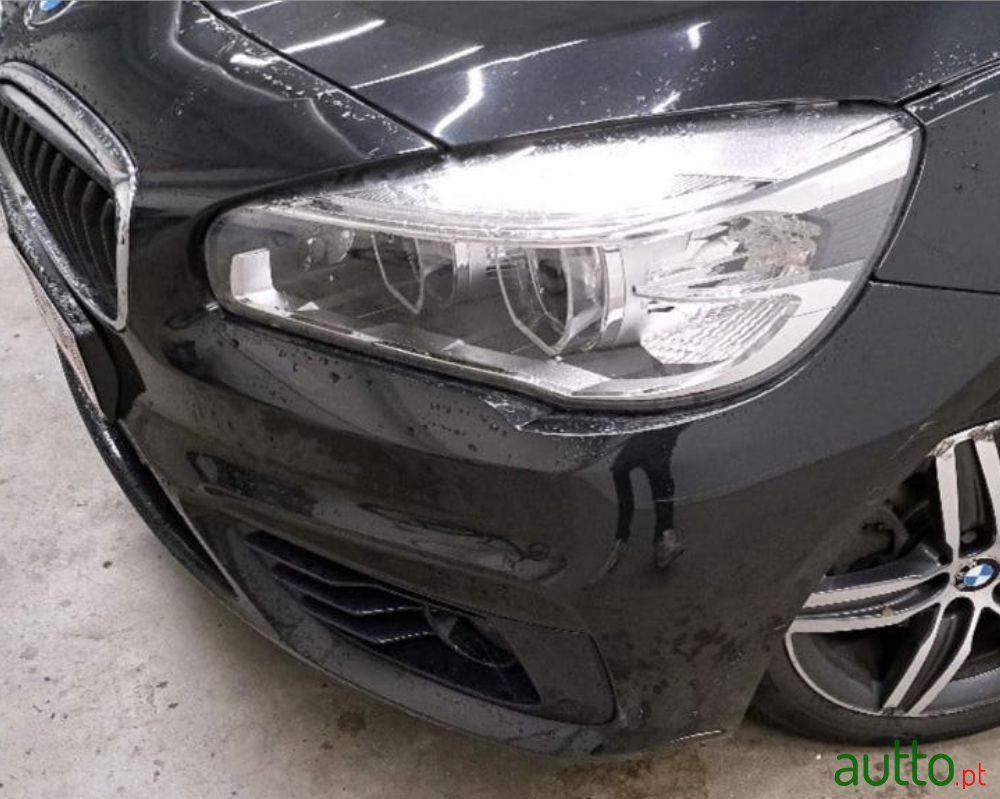 2017' BMW 216 Gran Tourer photo #2