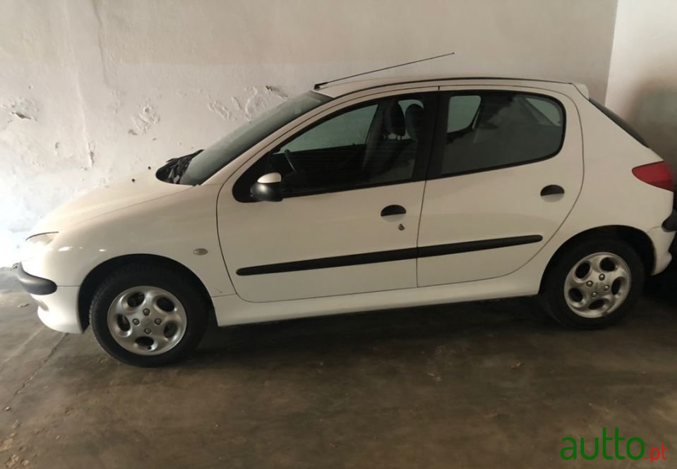 2000' Peugeot 206 photo #3