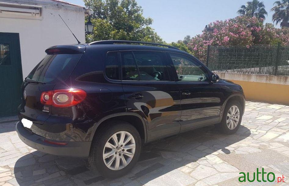 2010' Volkswagen Tiguan photo #3