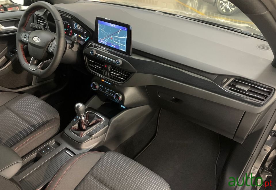 2021' Ford Focus photo #3