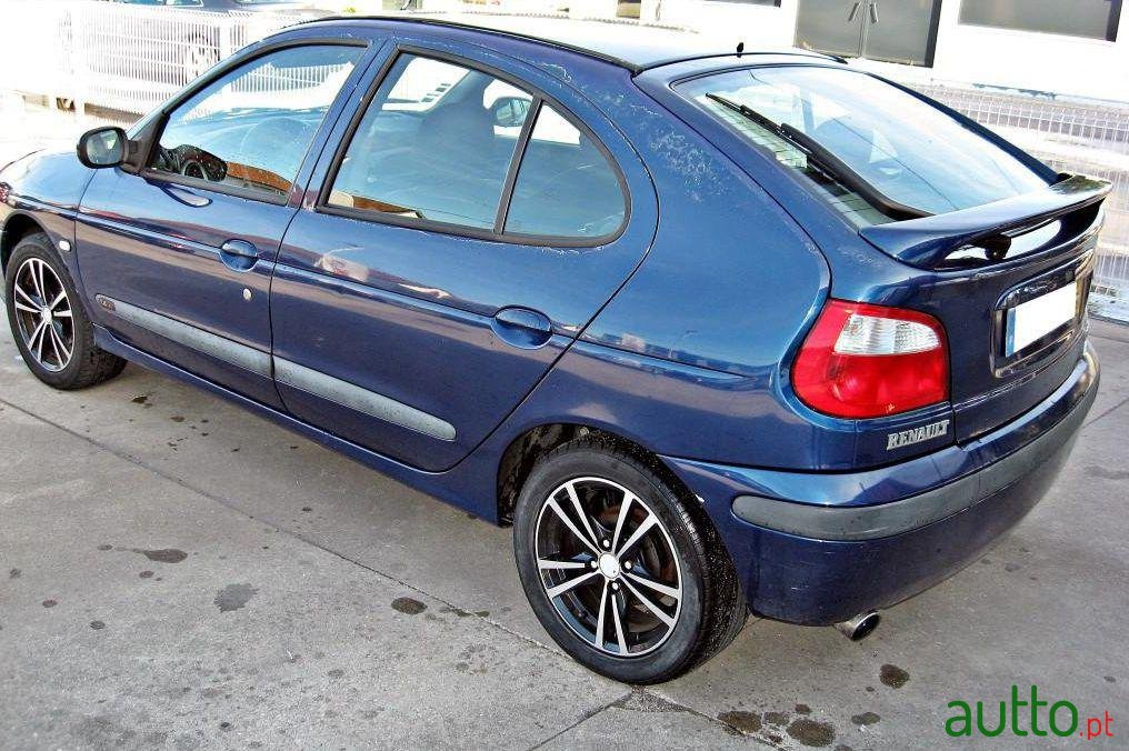 2001' Renault Megane 1.4 16V Dynamique photo #1