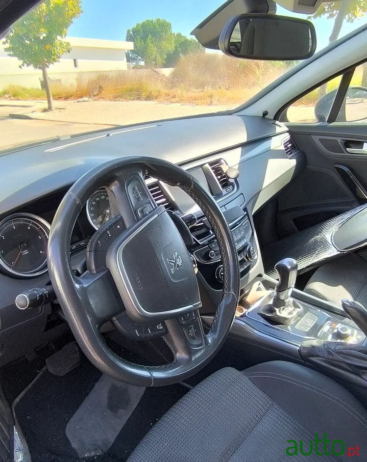 2011' Peugeot 508 Sw photo #1