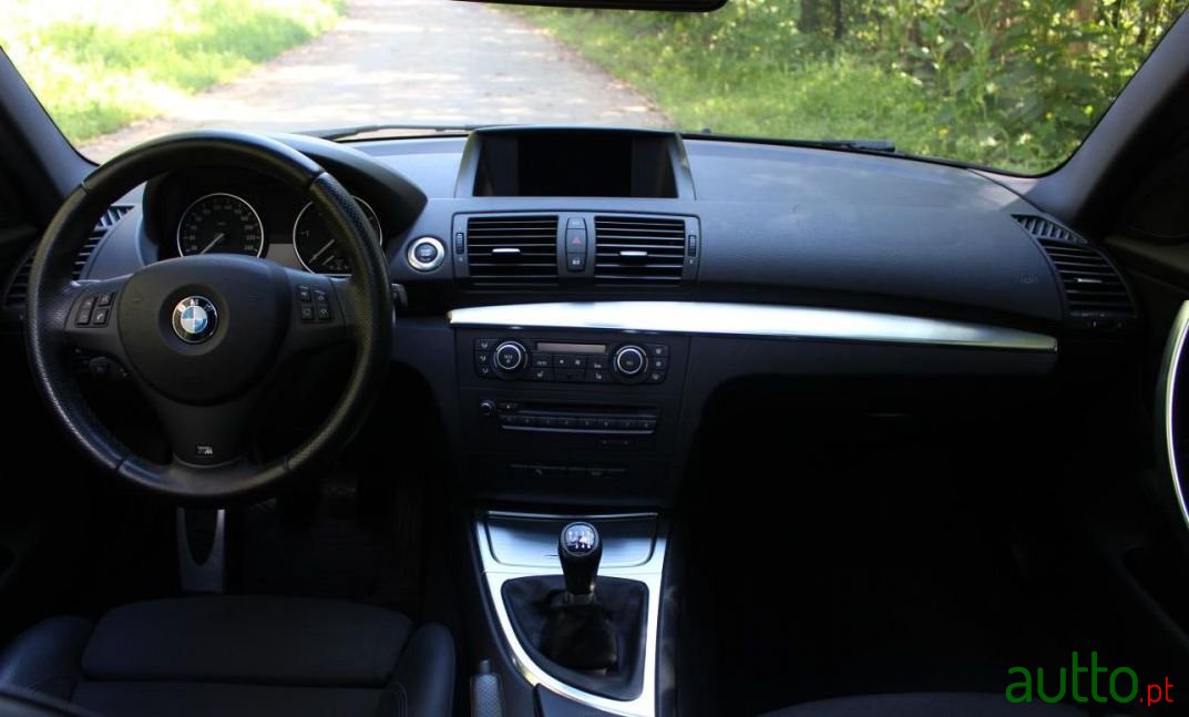 2010' BMW 120 Da photo #2