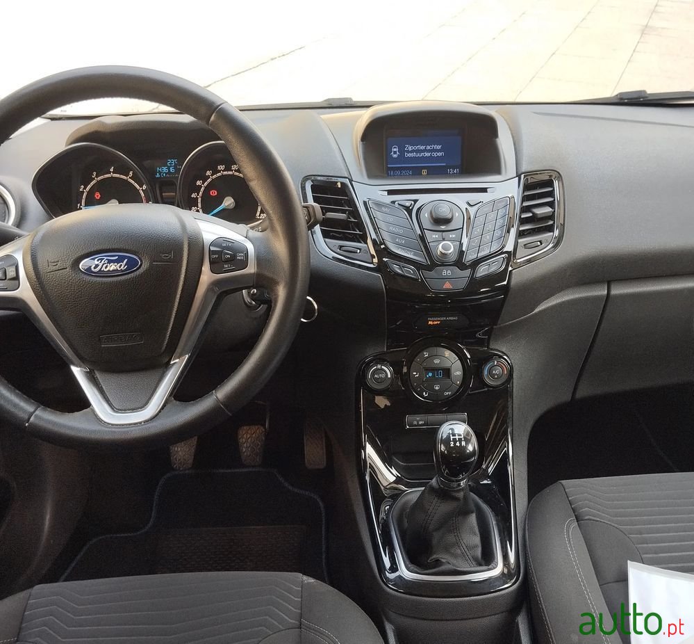 2014' Ford Fiesta photo #5