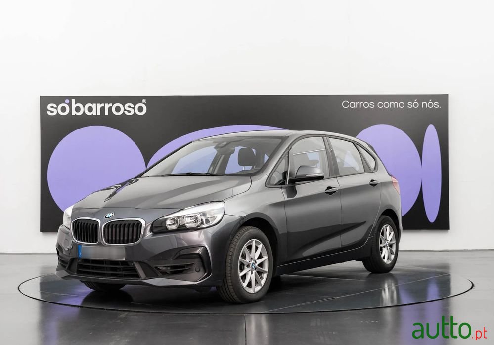 2020' BMW 216 Active Tourer photo #2