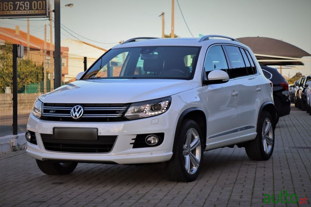 2015' Volkswagen Tiguan photo #1
